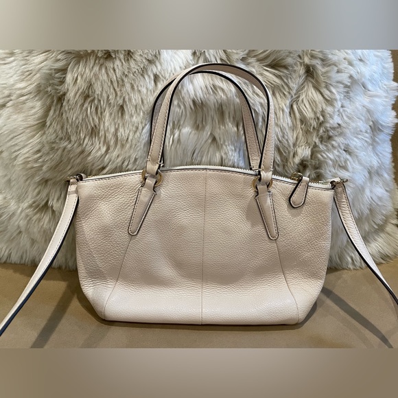 Authentic Coach White Leather Crossbody Bag with Handles - Picture 4 of 8